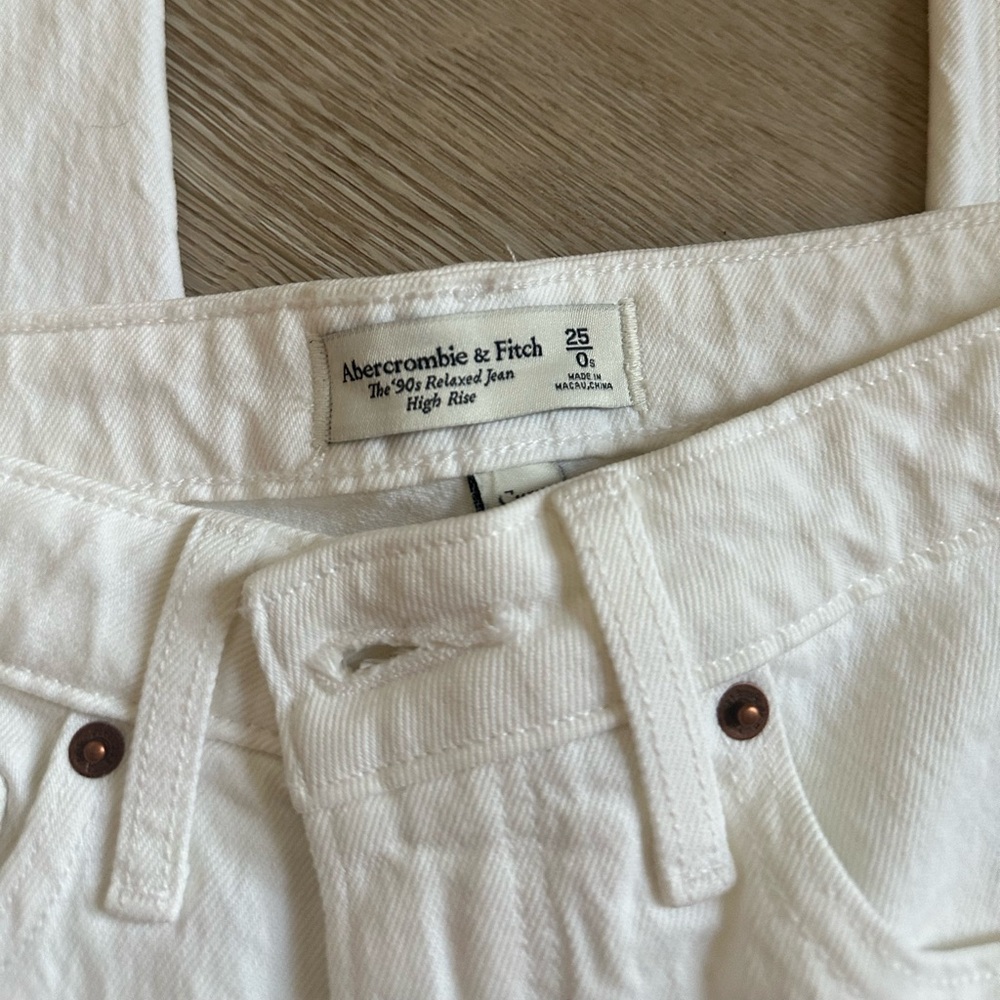 NEW Abercrombie & Fitch 90s Relaxed Jean Curve Love High Rise 25 Short / 0S - Picture 4 of 7